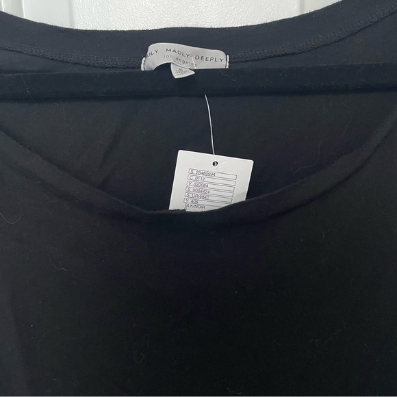 SOLD ❤️ UO Truly Madly Deeply Off The Shoulder Tee - Picture 4 of 7